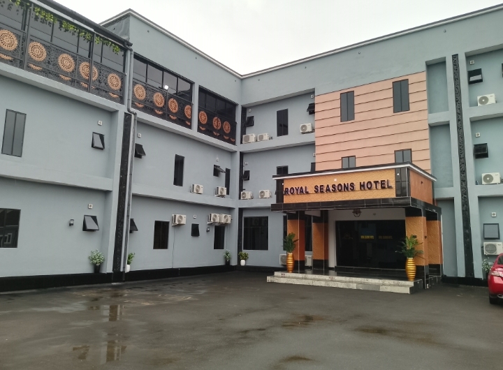 Royal Seasons Hotel